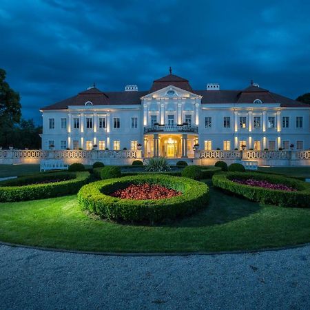 Art Hotel Kastiel Tomášov Esterno foto