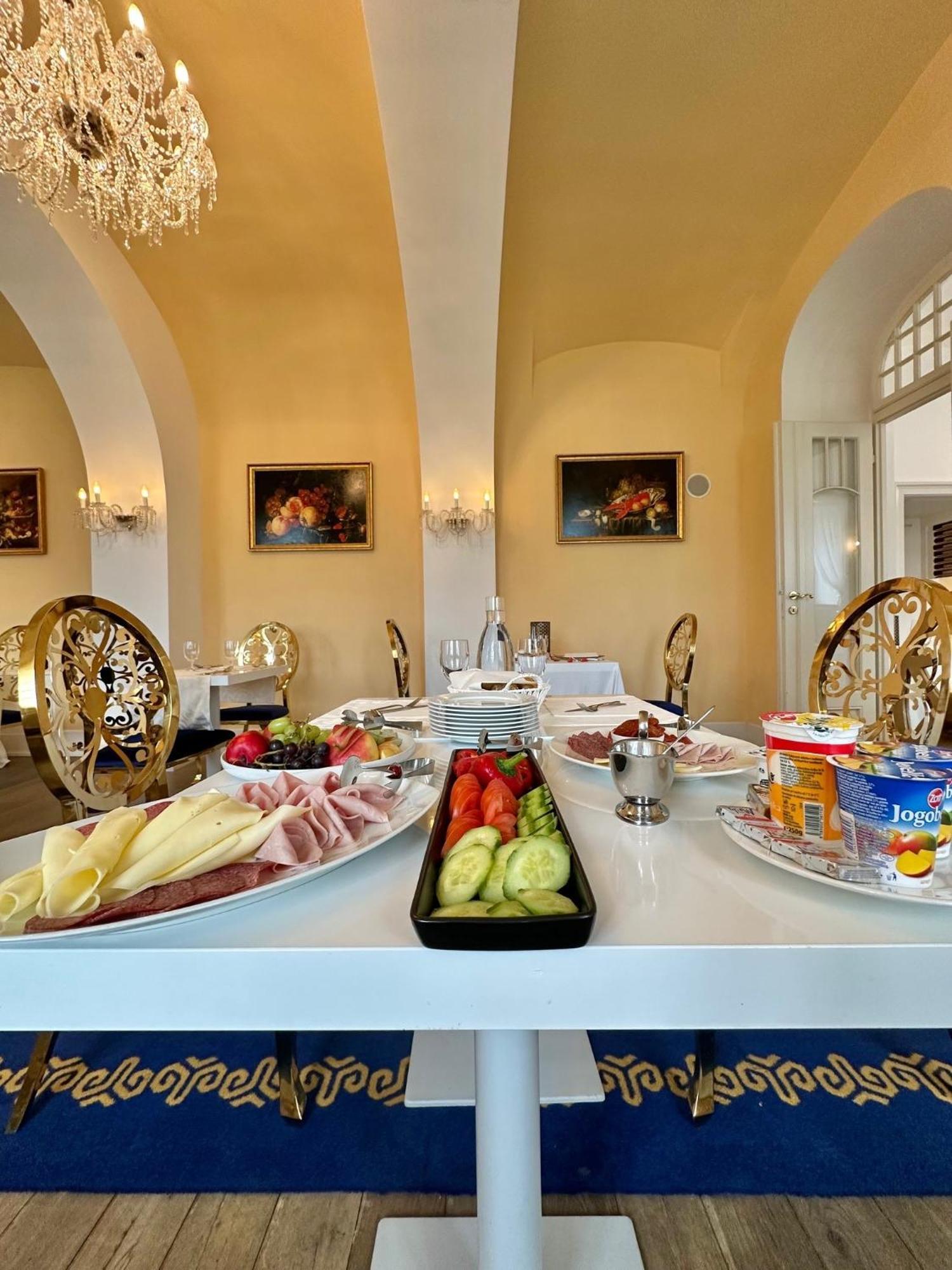 Art Hotel Kastiel Tomášov Esterno foto