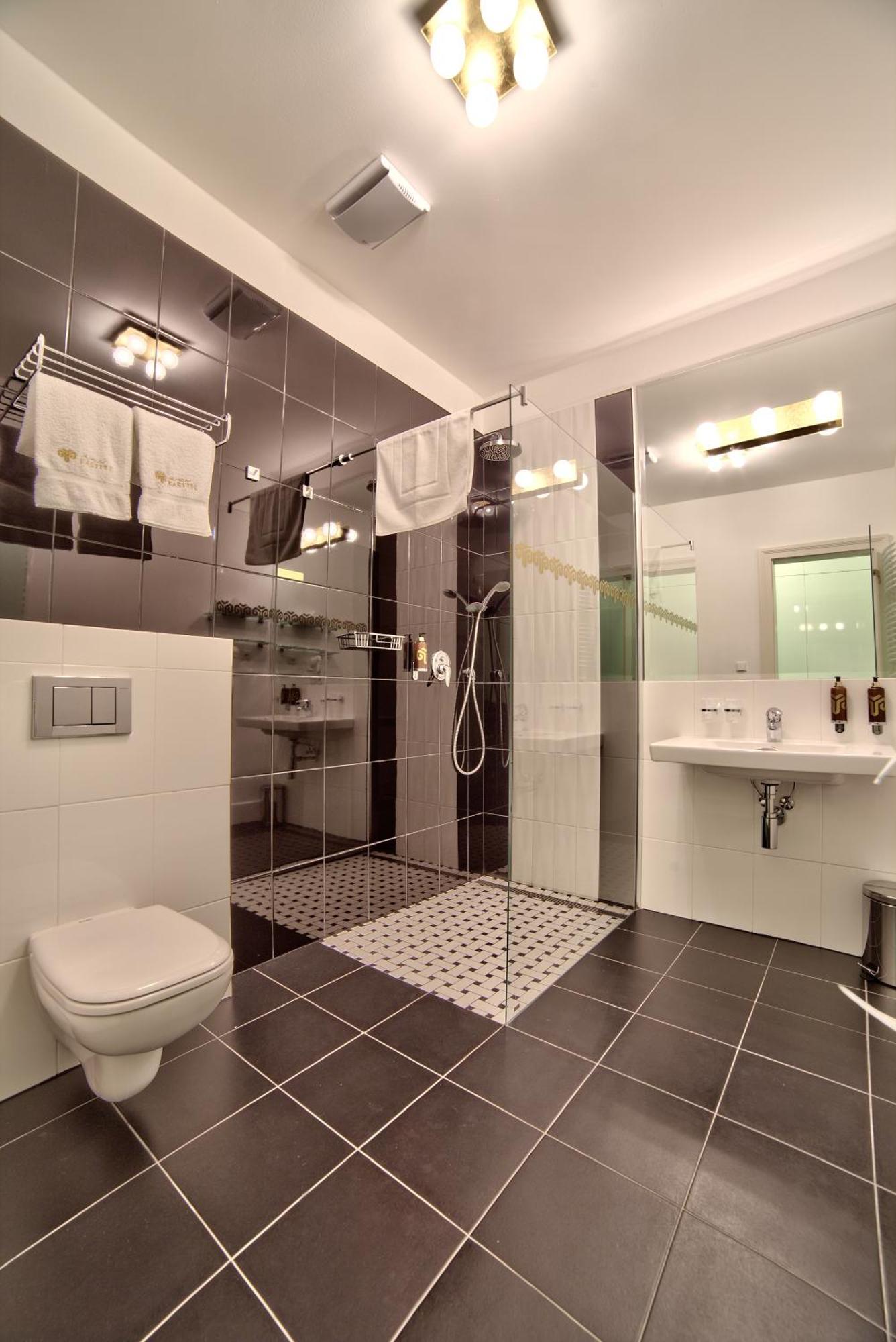 Art Hotel Kastiel Tomášov Esterno foto