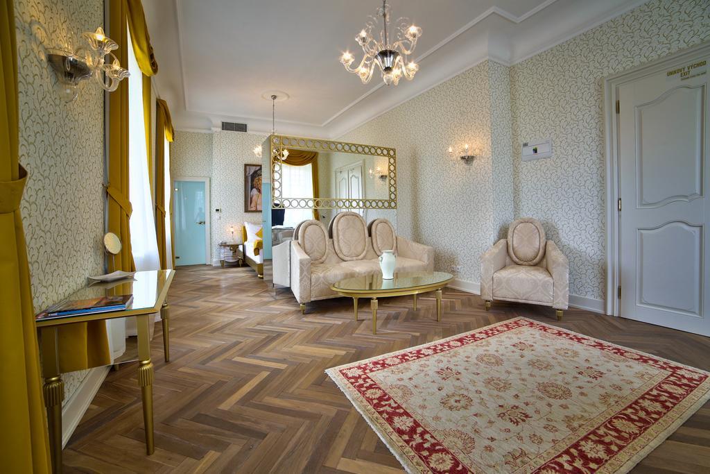 Art Hotel Kastiel Tomášov Esterno foto