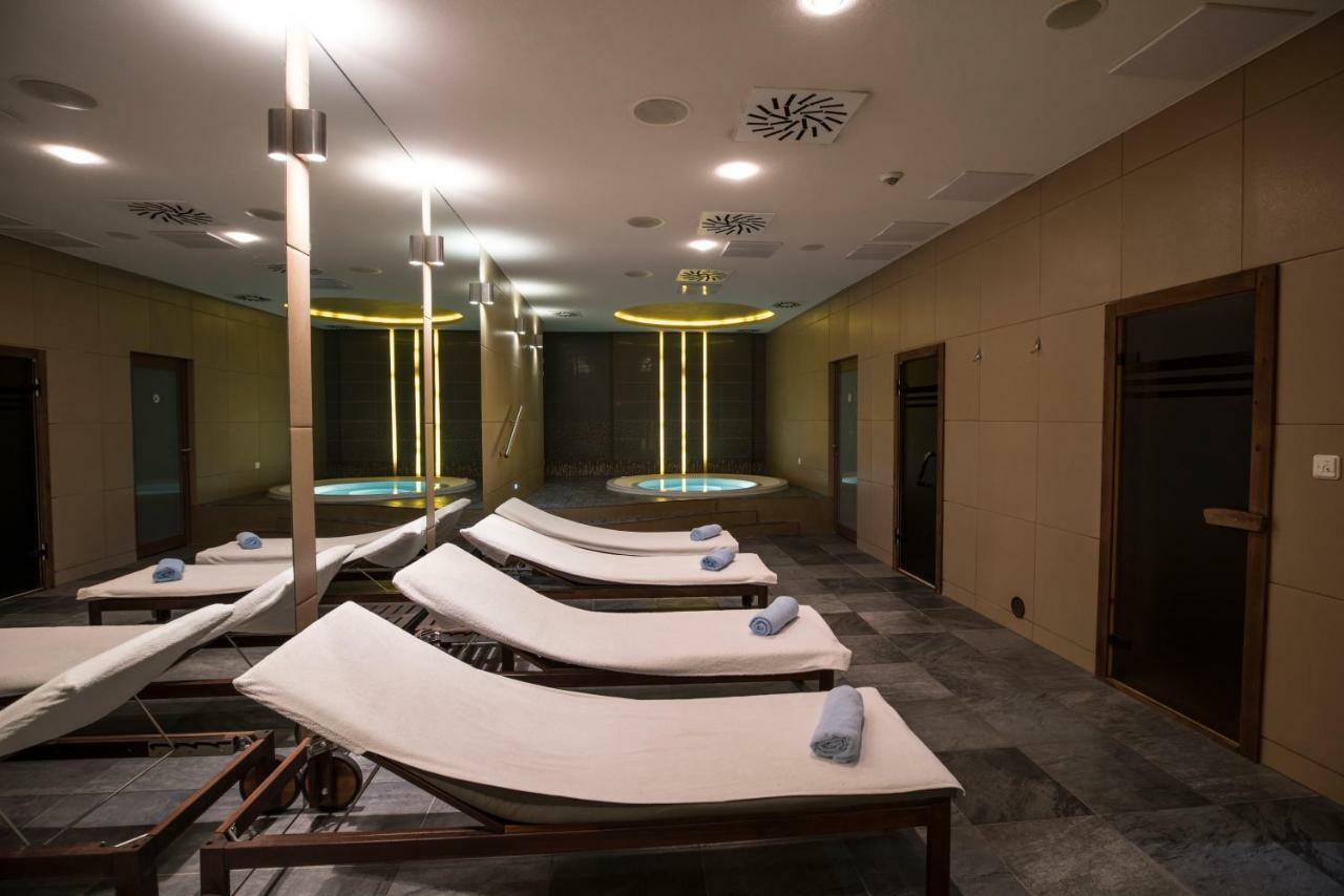 Art Hotel Kastiel Tomášov Esterno foto